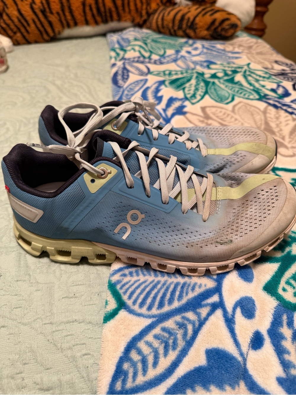 On Running women's light blue and gray running sneakers